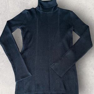 Tahari Black Turtle Neck Sweater Size Small